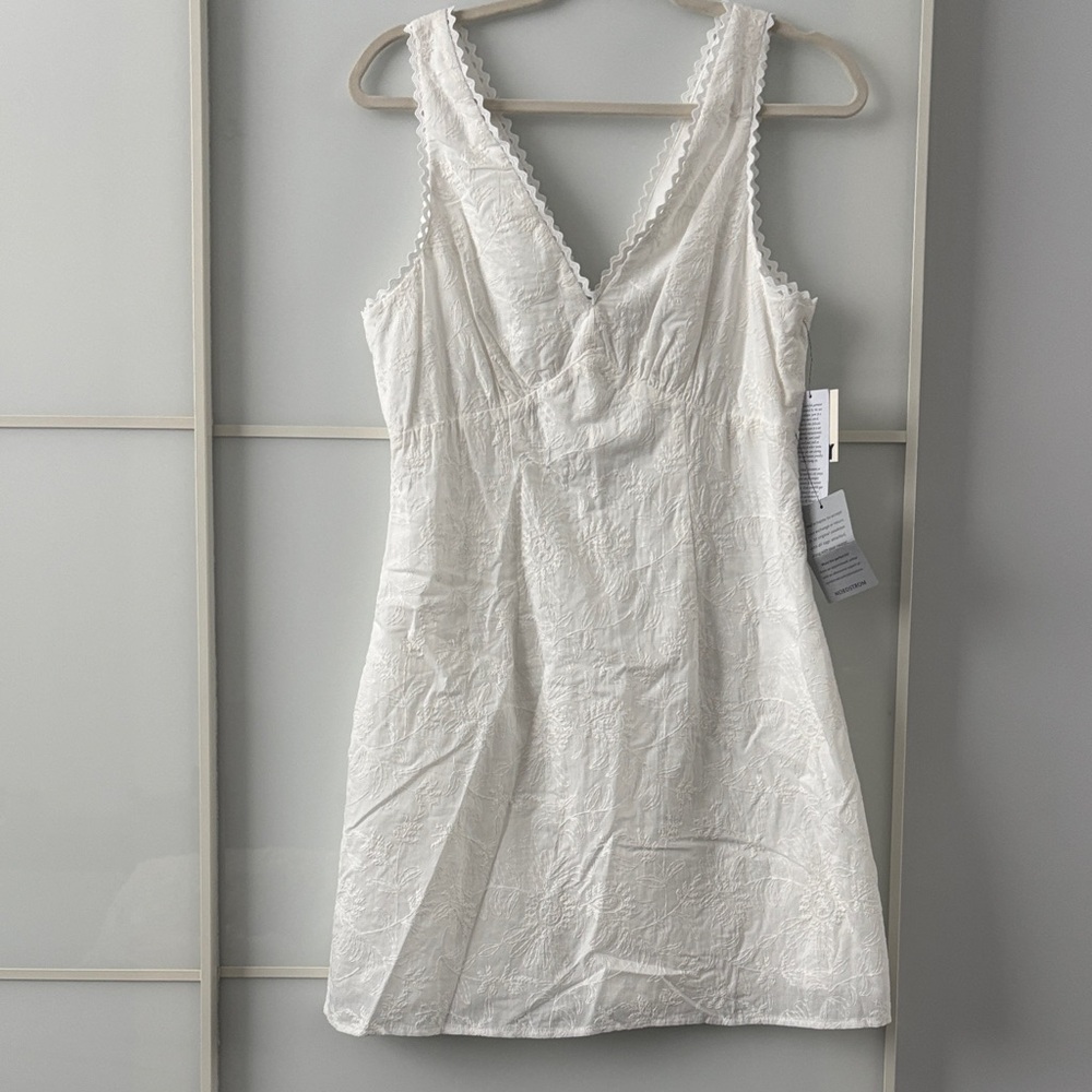 Elegant White Textured Mini Dress